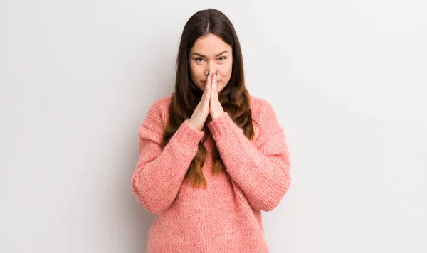 Pretty Caucasian Woman Feeling Worried Hopeful Religious Praying Faithfully Palms — Stok fotoğraf