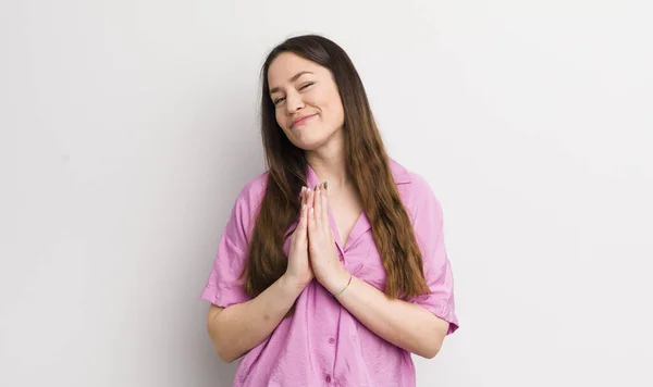 Pretty Caucasian Woman Feeling Proud Mischievous Arrogant While Scheming Evil — Foto Stock