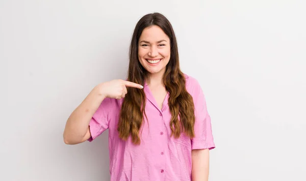 Pretty Caucasian Woman Looking Happy Proud Surprised Cheerfully Pointing Self — Stockfoto