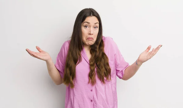 Pretty Caucasian Woman Feeling Clueless Confused Having Idea Absolutely Puzzled — Stockfoto