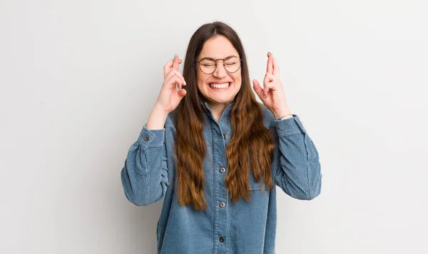 Pretty Caucasian Woman Feeling Nervous Hopeful Crossing Fingers Praying Hoping — Stockfoto