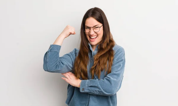 Pretty Caucasian Woman Feeling Happy Satisfied Powerful Flexing Fit Muscular — Stock Fotó