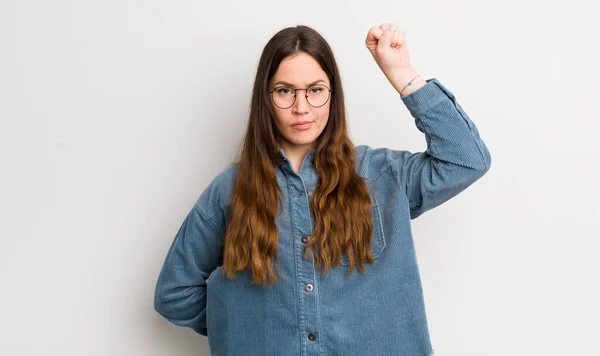 Pretty Caucasian Woman Feeling Serious Strong Rebellious Raising Fist Protesting — Stock Fotó