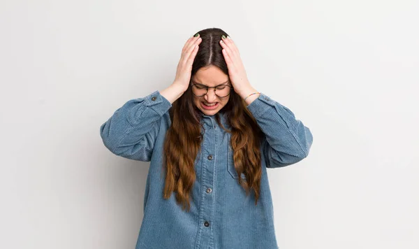 Pretty Caucasian Woman Feeling Stressed Frustrated Raising Hands Head Feeling — Fotografia de Stock