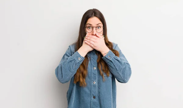 Pretty Caucasian Woman Covering Mouth Hands Shocked Surprised Expression Keeping — Fotografia de Stock