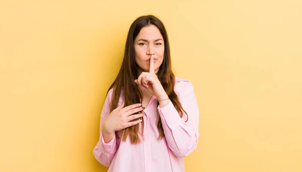 Pretty Caucasian Woman Looking Serious Cross Finger Pressed Lips Demanding — Foto Stock