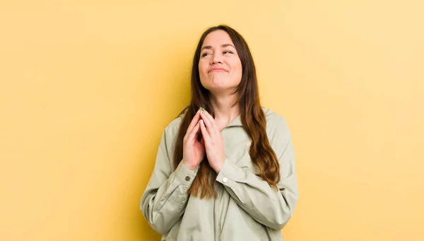 Pretty Caucasian Woman Feeling Proud Mischievous Arrogant While Scheming Evil — Stockfoto