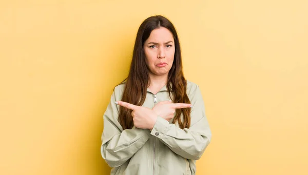 Pretty Caucasian Woman Looking Puzzled Confused Insecure Pointing Directions Doubts — Stockfoto