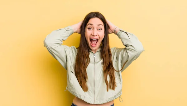 Pretty Caucasian Woman Looking Happy Carefree Friendly Relaxed Enjoying Life — Zdjęcie stockowe