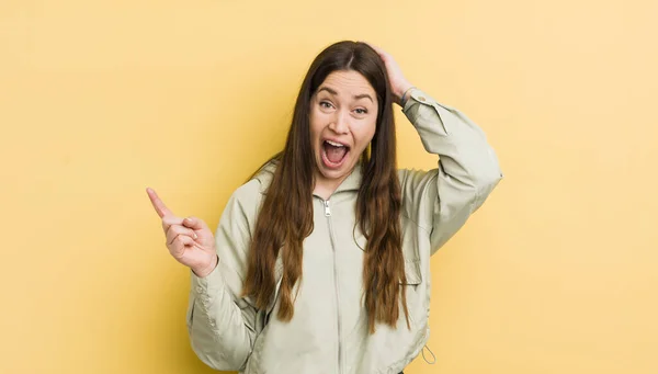 Pretty Caucasian Woman Laughing Looking Happy Positive Surprised Realizing Great — Stockfoto