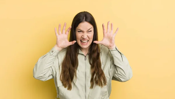 Pretty Caucasian Woman Screaming Panic Anger Shocked Terrified Furious Hands — Stock Photo, Image