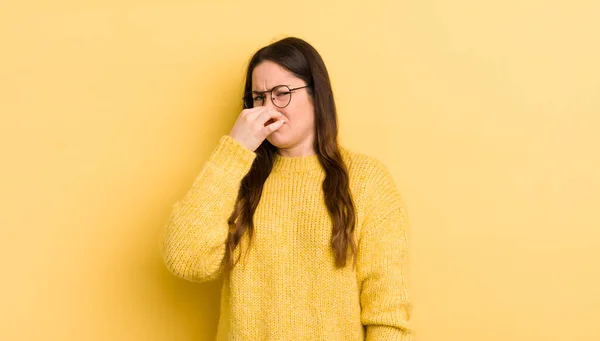 Pretty Caucasian Woman Feeling Disgusted Holding Nose Avoid Smelling Foul — 스톡 사진