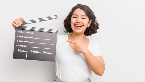 Pretty Hispanic Girl Looking Excited Surprised Pointing Side Cinema Concept — Stock Photo, Image
