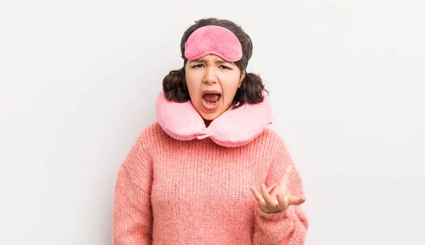 Menina Bastante Hispânica Olhar Irritado Irritado Frustrado Conceito Passageiro — Fotografia de Stock