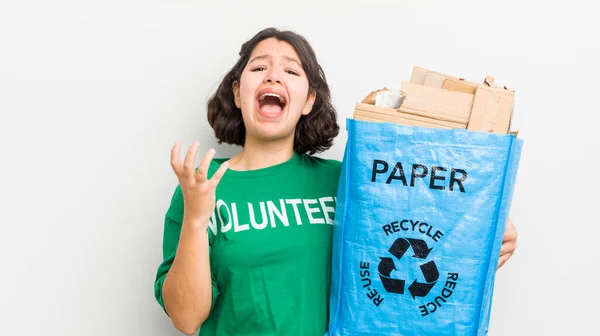 Chica Hispana Bastante Buscando Desesperado Frustrado Estresado Concepto Ecología — Foto de Stock