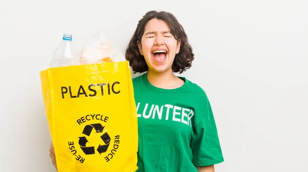 Vrij Latijns Amerikaans Meisje Schreeuwend Agressief Kijken Erg Boos Ecologisch — Stockfoto