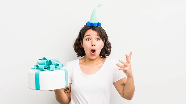 Pretty Hispanic Girl Feeling Extremely Shocked Surprised Birthday Concept — Stock Photo, Image