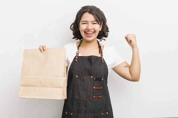 Menina Bastante Hispânica Sentindo Chocado Rindo Celebrando Sucesso Levar Embora — Fotografia de Stock