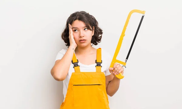 Vrij Latino Meisje Voelt Zich Verveeld Gefrustreerd Slaperig Een Vermoeiende — Stockfoto