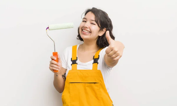 Chica Hispana Muy Orgullosa Sonriendo Positivamente Con Los Pulgares Hacia — Foto de Stock