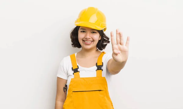 Menina Bastante Hispânica Sorrindo Parecendo Amigável Mostrando Número Quatro Conceito — Fotografia de Stock