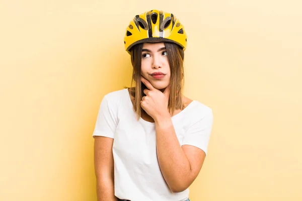 Pretty Hispanic Girl Thinking Feeling Doubtful Confused Bike Concept — Stock Photo, Image