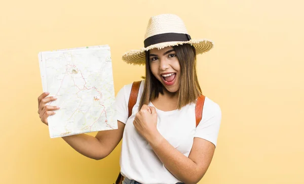 Vrij Latino Meisje Zich Gelukkig Voelen Geconfronteerd Met Een Uitdaging — Stockfoto