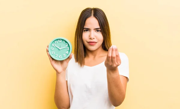 Menina Hispânica Bonita Fazendo Capice Gesto Dinheiro Dizendo Lhe Para — Fotografia de Stock