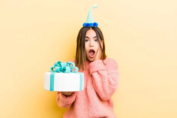 Pretty Hispanic Girl Feeling Shocked Scared Birthday Concept — Stock Photo, Image