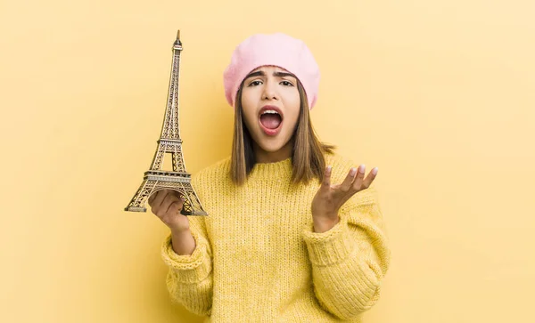 Ładna Latynoska Dziewczyna Wygląda Zdesperowaną Sfrustrowaną Zestresowaną Koncepcja Paryska — Zdjęcie stockowe