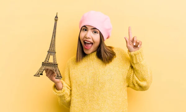 Pretty Hispanic Girl Feeling Happy Excited Genius Realizing Idea Paris — Stock Photo, Image