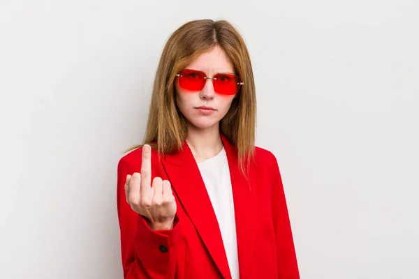 Rood Mooi Meisje Gevoel Boos Geïrriteerd Opstandig Agressief — Stockfoto