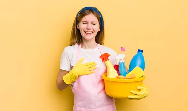 Pelirroja Chica Bonita Riendo Voz Alta Algún Chiste Hilarante Concepto —  Fotos de Stock