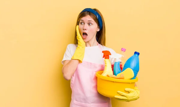 Redhead Pretty Girl Feeling Happy Excited Surprised Housekeeper Concept — Stock Photo, Image