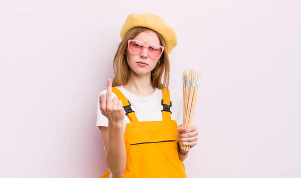 Roodharige Mooie Meid Die Zich Boos Geïrriteerd Opstandig Agressief Voelt — Stockfoto