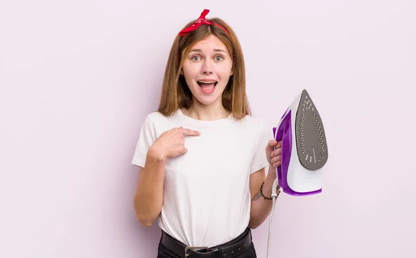 Redhead Pretty Girl Feeling Happy Pointing Self Excited Housekeeper Concept — Stock Photo, Image