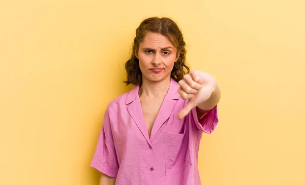 Jong Mooi Vrouw Gevoel Kruis Boos Geïrriteerd Teleurgesteld Ontstemd Tonen — Stockfoto