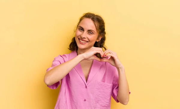 Jong Mooi Vrouw Glimlachen Het Gevoel Gelukkig Schattig Romantisch Liefde — Stockfoto