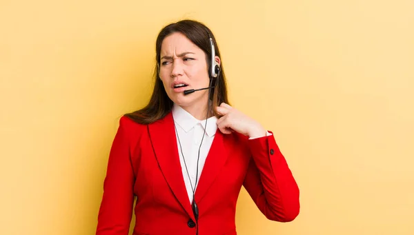 Ung Vacker Kvinna Känner Sig Stressad Orolig Trött Och Frustrerad — Stockfoto