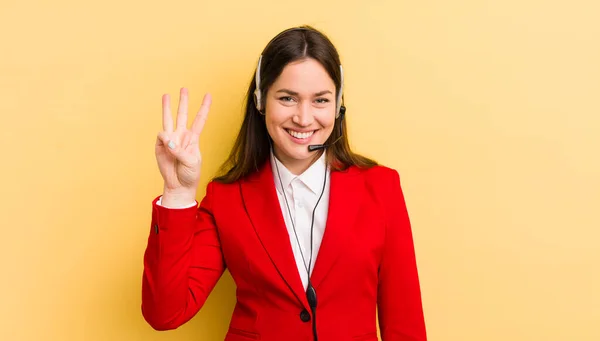 Jovem Mulher Bonita Sorrindo Olhando Amigável Mostrando Número Três Conceito — Fotografia de Stock