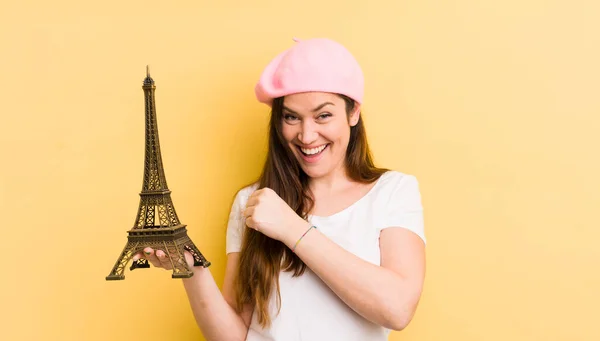 Young Pretty Woman Feeling Happy Facing Challenge Celebrating Paris Concept — Stock Photo, Image