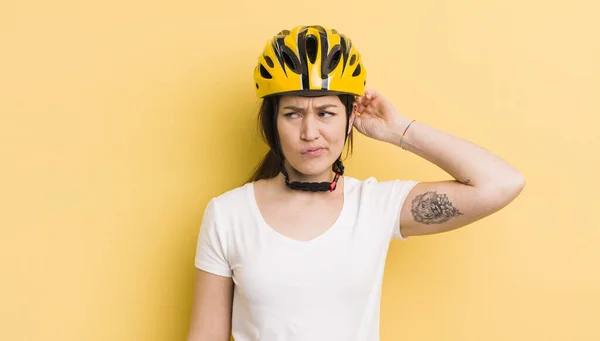 Young Pretty Woman Feeling Puzzled Confused Scratching Head Bike Helmet — Stockfoto