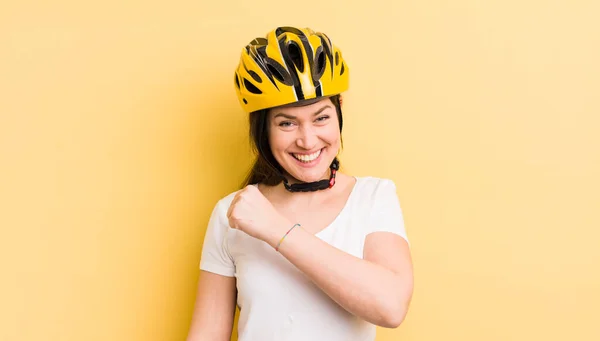 Young Pretty Woman Feeling Happy Facing Challenge Celebrating Bike Helmet — Zdjęcie stockowe