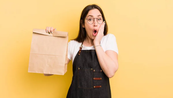 Young Pretty Woman Feeling Shocked Scared Fast Food Courier — ストック写真