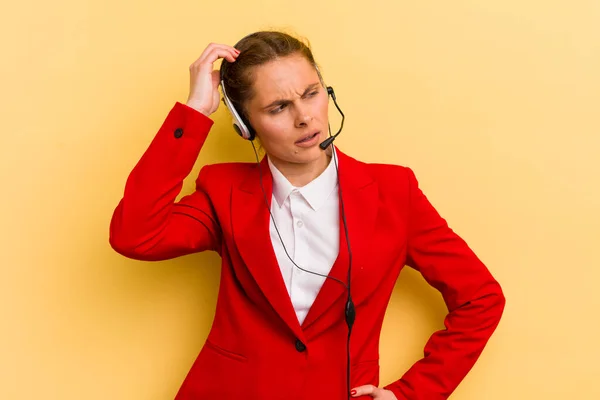 Young Pretty Woman Feeling Puzzled Confused Scratching Head Telemarketer Concept — Stock Photo, Image