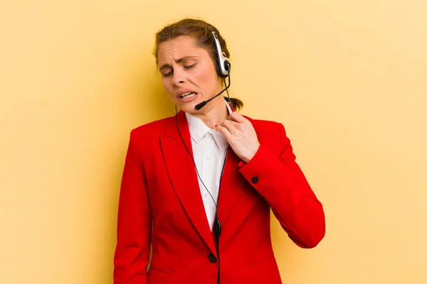 Ung Vacker Kvinna Känner Sig Stressad Orolig Trött Och Frustrerad — Stockfoto