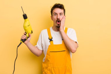 Şok oldum ve korktum. Matkap konsepti olan tamirci.