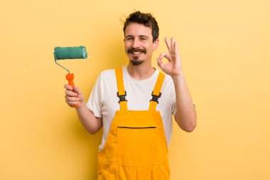 Mutlu hissediyorum, iyi bir jestle onaylıyorum. resim ev kavramı