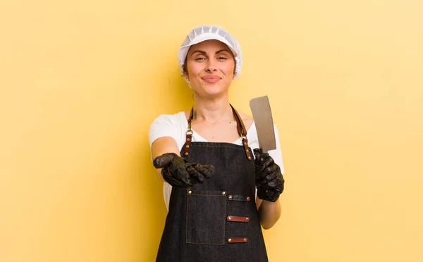 Jonge Mooie Vrouw Glimlachen Gelukkig Met Vriendelijk Het Aanbieden Tonen — Stockfoto