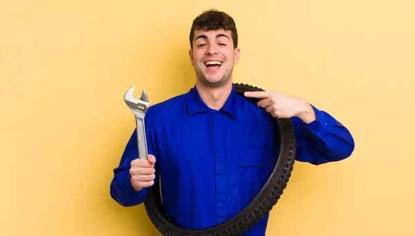 Young Handsome Man Looking Excited Surprised Pointing Side Bike Repairman — Stock Photo, Image